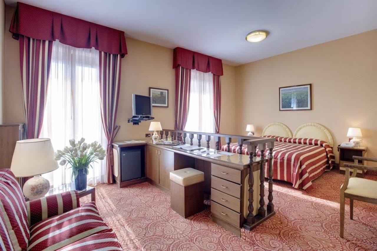 Hotel Giacomo Morra Alba - Handwritten Collection Room photo